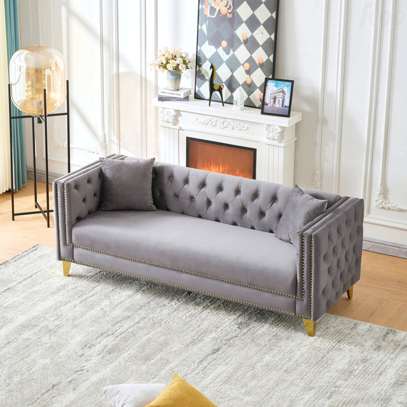 Canapé Chesterfield 80 po en velours 3 places, siège très profond, tête de clou à boutons, accoudoirs carrés, Gris