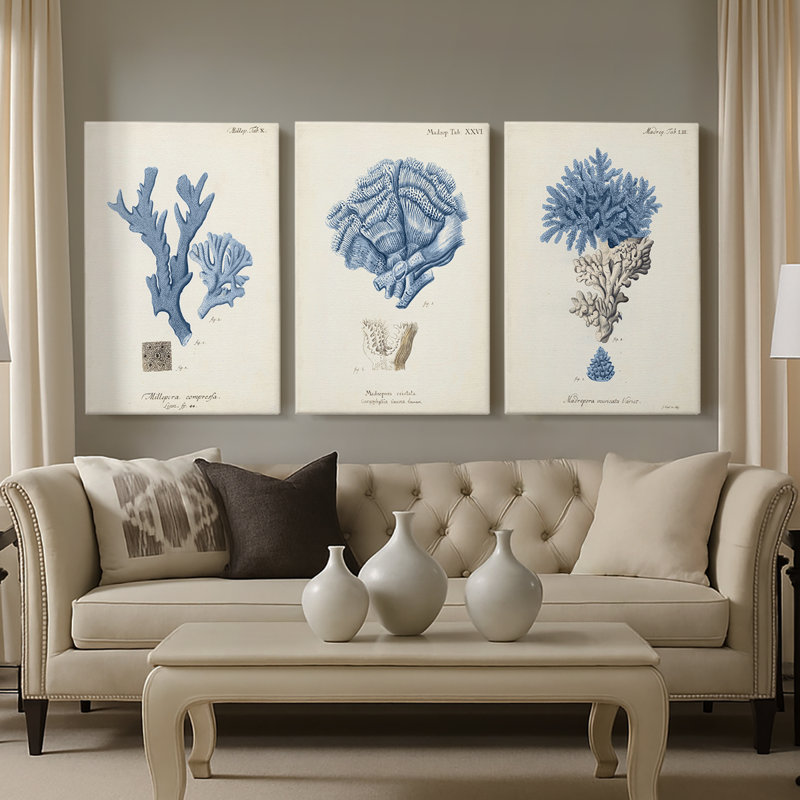 Corail antique en bleu marine I - Toile tendue avec châssis sur mesure - 3 pièces, H 36 po x l 72 po
