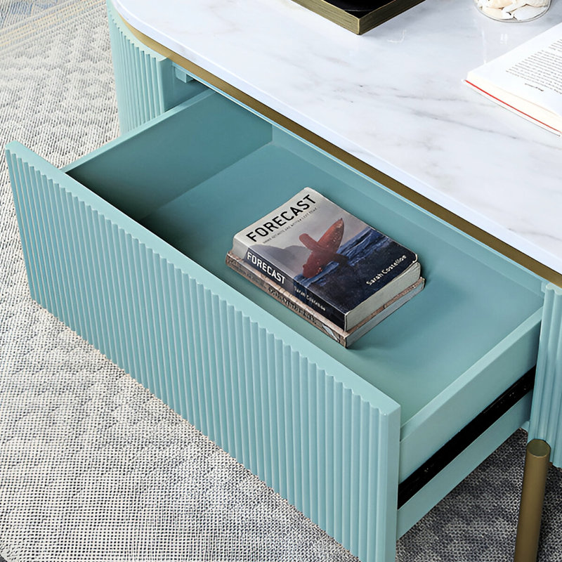 Meuble télé contemporain avec finition sarcelle, plateau en faux marbre blanc et tablettes latérales incurvées