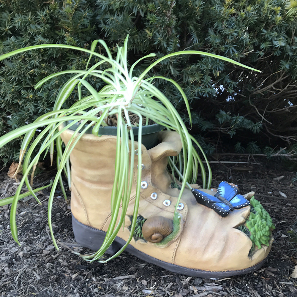 Mcnew Ceramic Statue Planter Millwood Pines