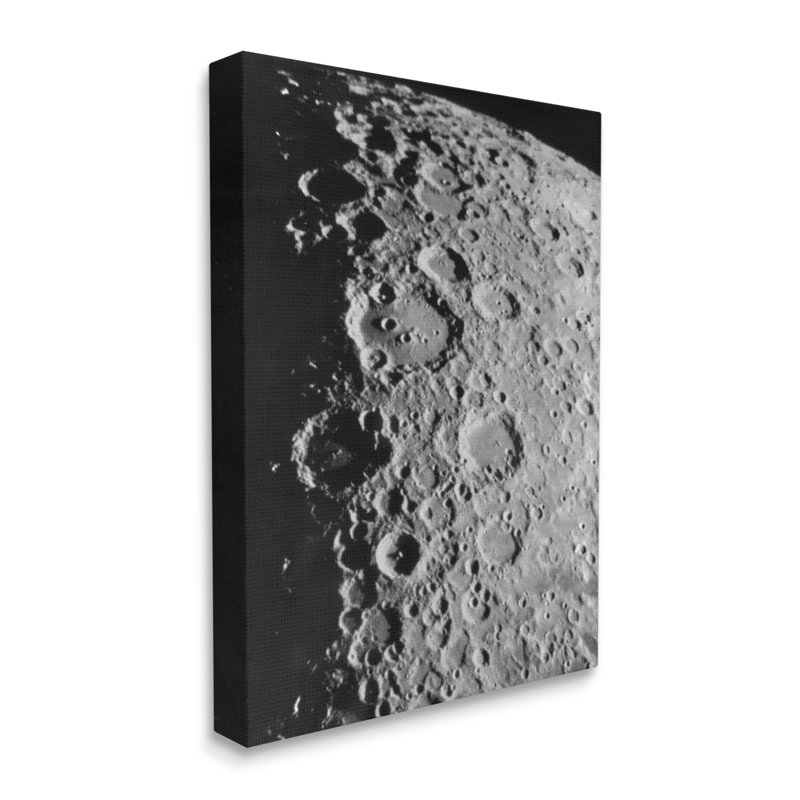 «Moon in Outer Space», art mural sur toile par Wild Apple Portfolio, H 20 po x l 16 po x P 1,5 po