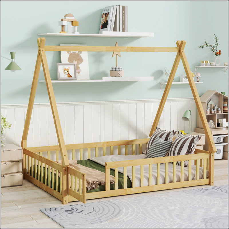 Lit double en bois d'hévéa pleine grandeur en forme de tente avec garde-corps, lattes et porte pour un sommeil confortable et sécuritaire