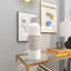 Vase décoratif en céramique blanche fait à la main avec accents rayés gris