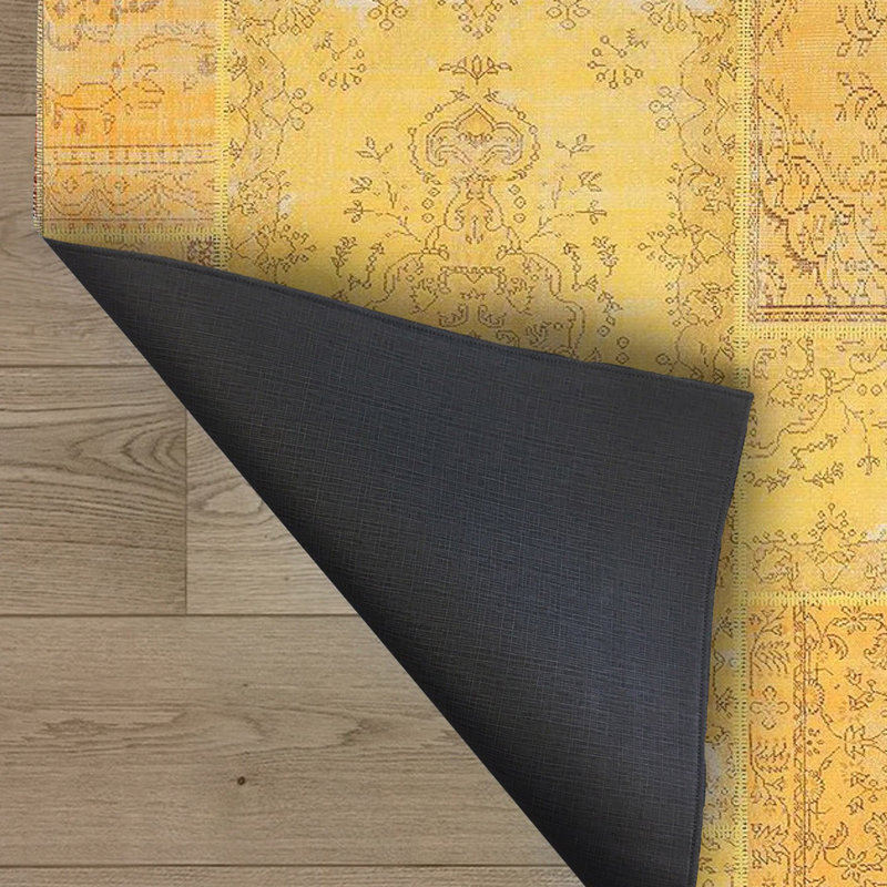 Tapis jaune tissé à la machine Mcnamara, Rectangle 3 pi 11 po x 5 pi 11 po