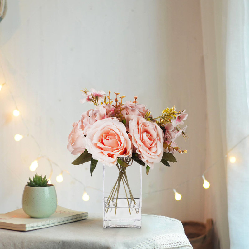 Arrangement floral en soie rose dans un vase, Rose