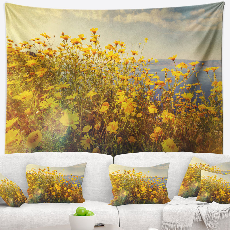 Tapisserie florale de fleurs jaunes sauvages, H 32 po x l 39 po
