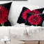 Chrysanthème fleur sur fond noir - coussin à imprimé floral