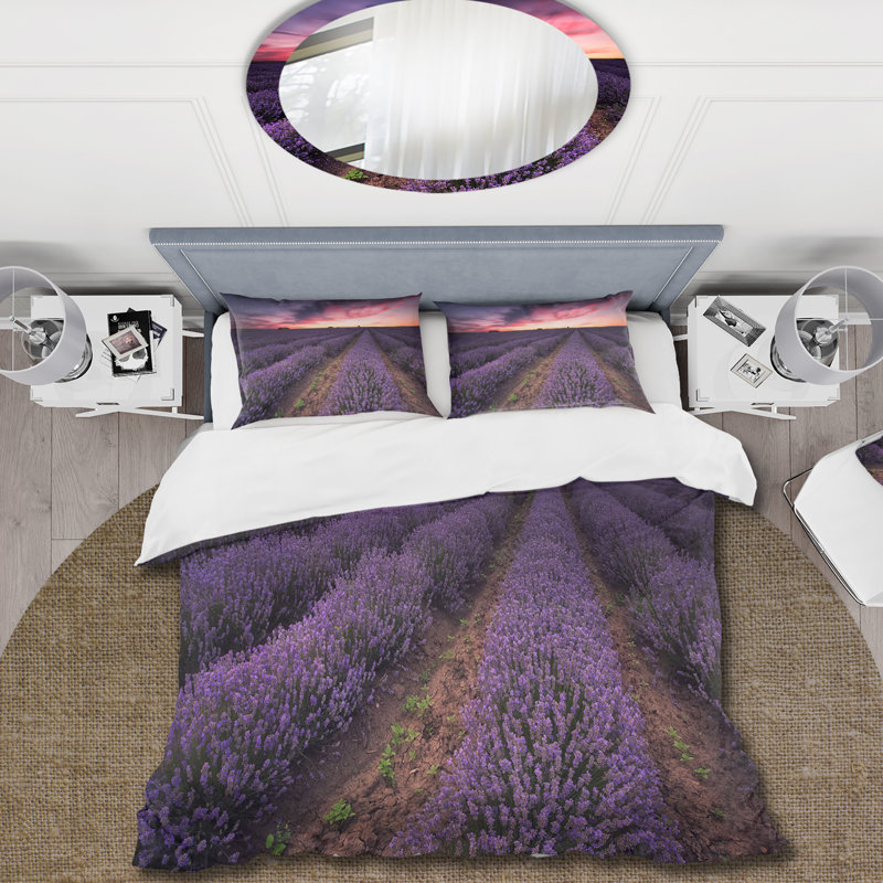 Sunrise & Dramatic Clouds Over Lavender Field IX - Ensemble de housse de couette Farmhouse - Microfibre de polyester