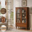 Vitrine d'appoint vintage de style campagnard avec étagères et tiroir réglables, en MDF plaqué bois véritable, avec pieds en bois massif.