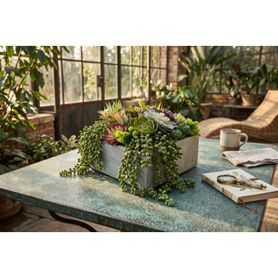 Arrangement de plantes grasses fabriquées à la main | Vase moderne en fibre de verre, décor texturé gris