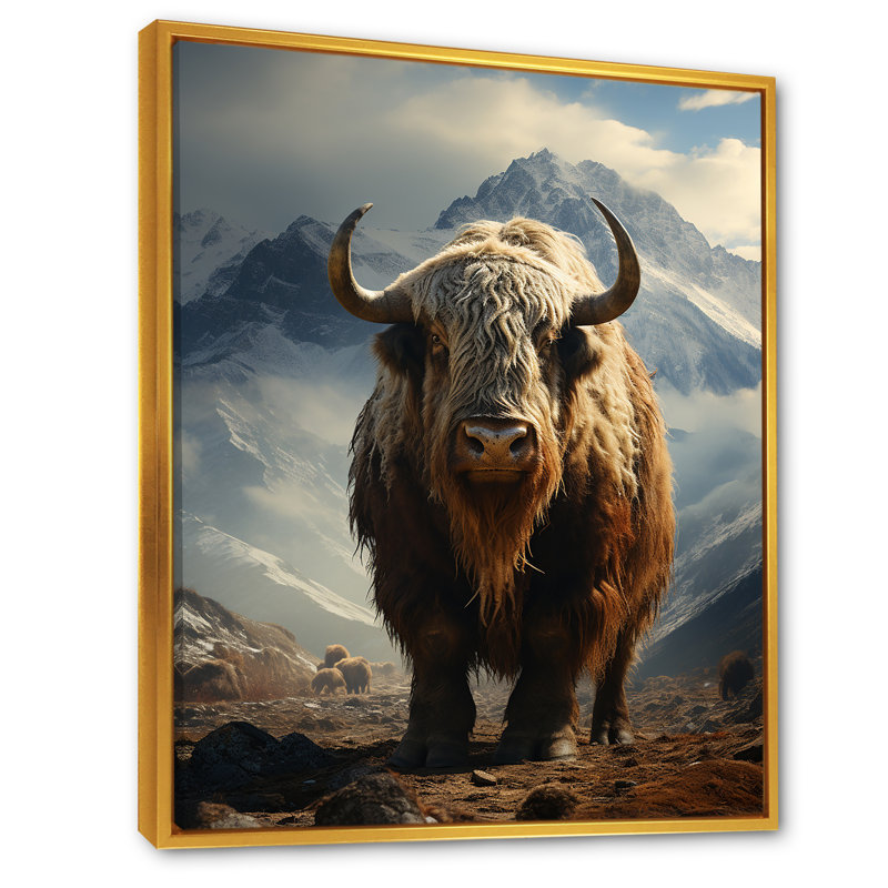 Yaks broutant dans la montagne I - salon d'art mural Yaks, Cadre flottant doré, H 32 po x l 24 po