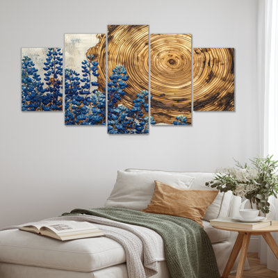 Fleurs bleues sur un toboggan en bois II - art mural bleu - art mural traditionnel pour le salon
