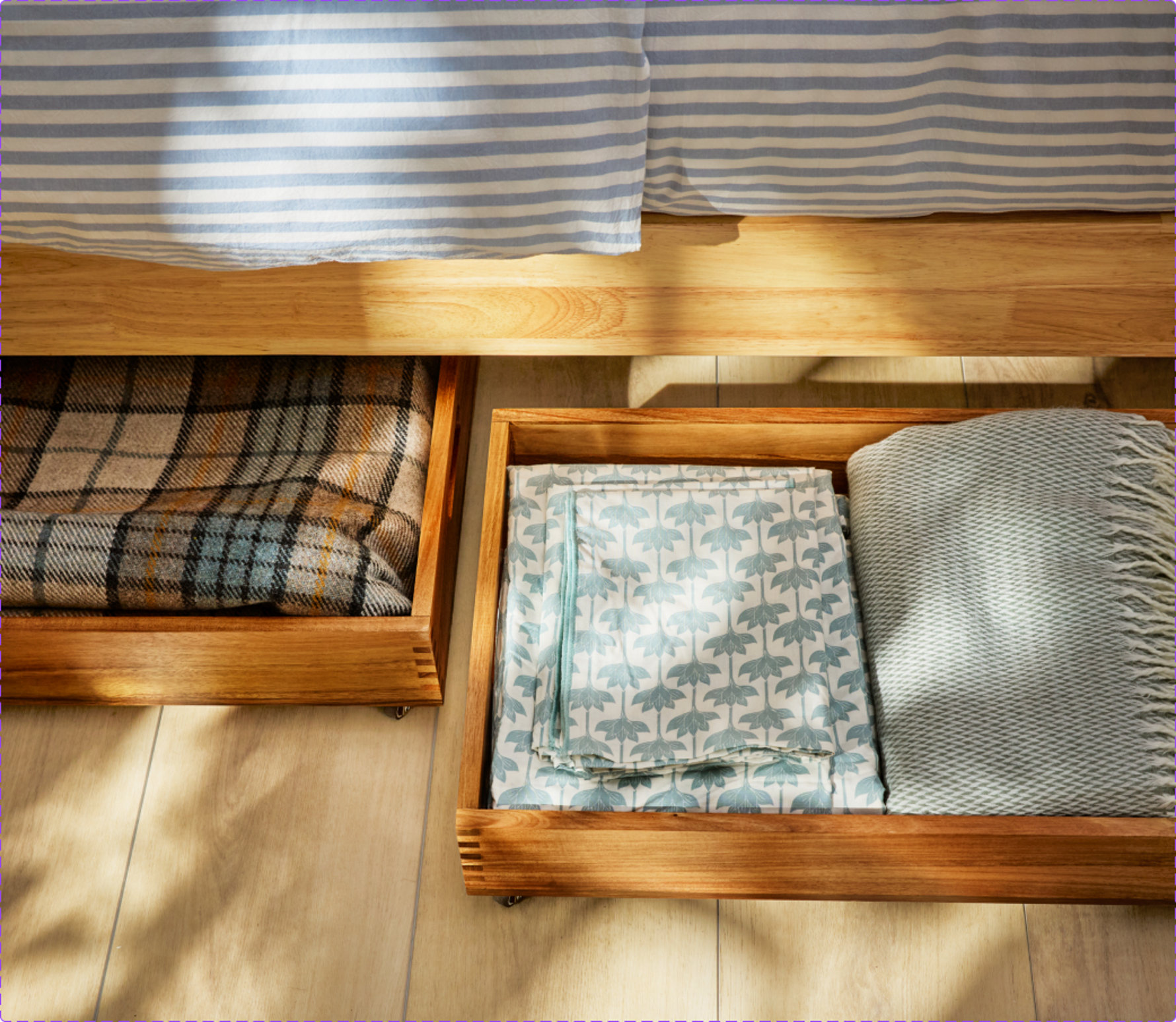 Rangement sous le lit