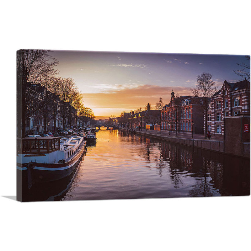 Canal in Amsterdam, Pays-Bas, reproduction de photo sur toile tendue, H 26 po x l 40 po x P 0,75 po