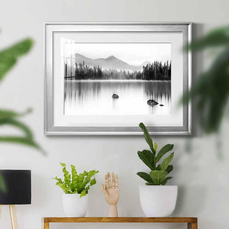 Mountain Reflection - Photographie avec cadre photo, H 26,5 po x l 36,5 po x P 1,5 po, Argent