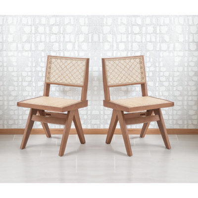 Le style Mid-Century de Casual Casual's comprend 2 chaises d'appoint au fini naturel avec une structure et des pieds de style rustique pour une atmosphère de salle à manger harmonieuse