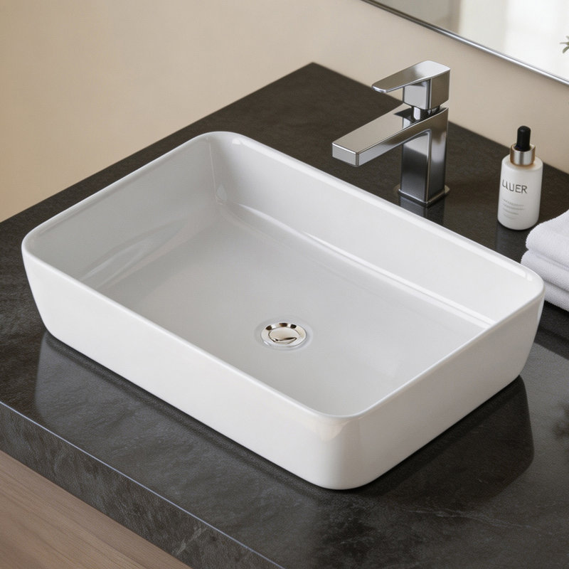 Vasque rectangulaire en céramique blanche, à poser.