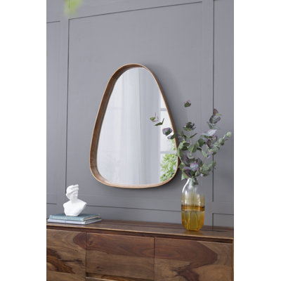 Miroir 30 po x 38 po Irrgeular avec cadre en bois