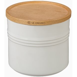 Le Creuset Pet Food Container with scoop Smell is also hard to leak  interior