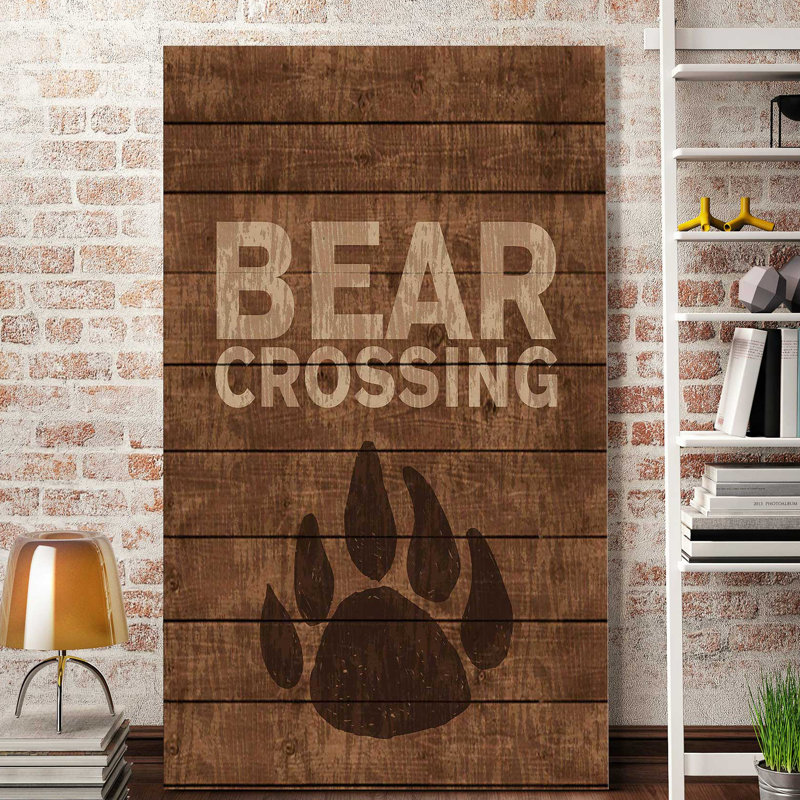 «Bear Crossing», reproduction d'impression, H 30 po x l 18 po x P 1 po, Toile tendue