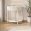Cette console demi-lune conserve sa silhouette classique en demi-lune, désormais sublimée par des façades de tiroirs ornées d'un motif ondulé en 3D, réalisé artisanalement. La texture semi-circulaire ondulée apporte profondeur et raffinement tactile.