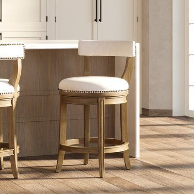 Tabouret de bar à retour de 180 degrés à hauteur de comptoir automatique, hauteur de siège de 26 po, finition en pacane, dossier revêtu de lin et de tissu, siège en similicuir gris, garniture cloutée à structure ouverte en bois, tabouret à pieds courbés de 26 po,