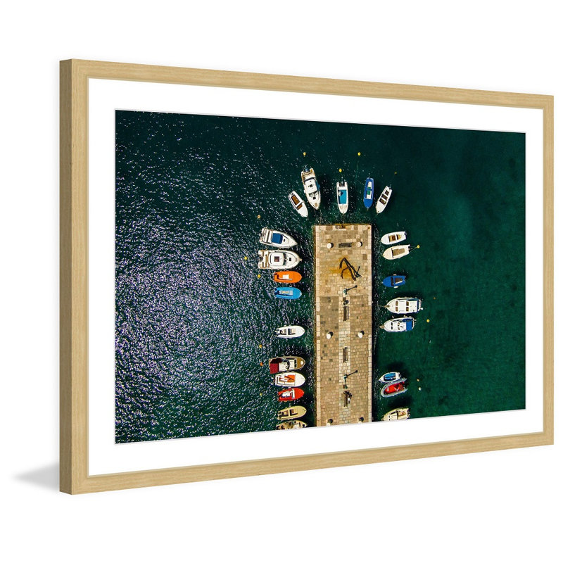 « bateau docked » par karolis janulis, reproduction d’art encadrée, 20 po x 30 p