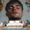 Papier peint romantique portrait d'un homme tatoué - Art mural mâle artistique avec des accents floraux
