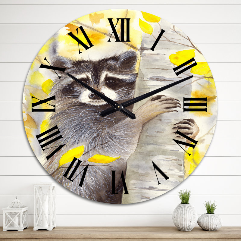 Horloge murale traditionnelle - Un joli raton laveur sur un bouleau avec jaune d'automne, Grand