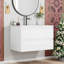 Meuble-lavabo mural Seren de 81 cm (32 pouces) en bois massif avec lavabo en céramique, double tiroir et système de fermeture amortie-116668896