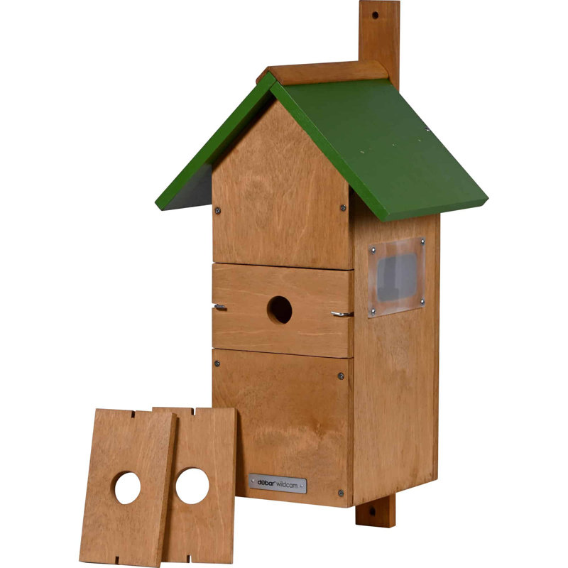 Nesting box with a pointed roof and a green roof