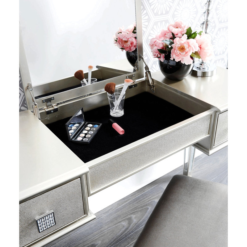 Merom Vanity, Silver