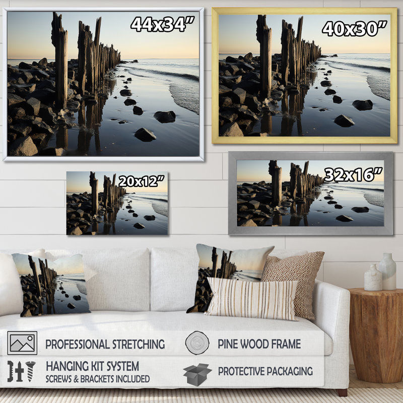 «Beach Photo Pier Reflections V», reproduction sur toile, H 34 po x l 44 po x P 1,5 po, Cadre flottant noir