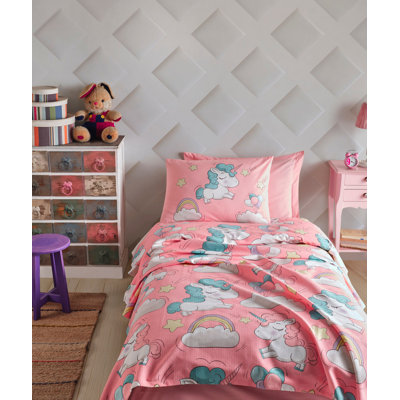 Nickson Cotton Wildlife Quilt with Pillowcases Included