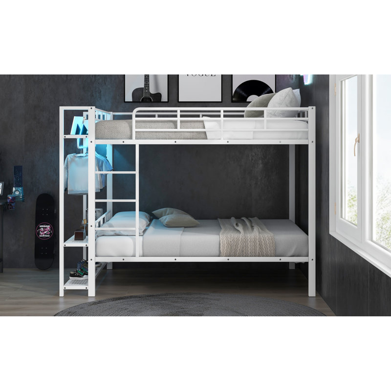 Lit superposé en métal peu encombrant au design moderne, parfait pour les chambres familiales