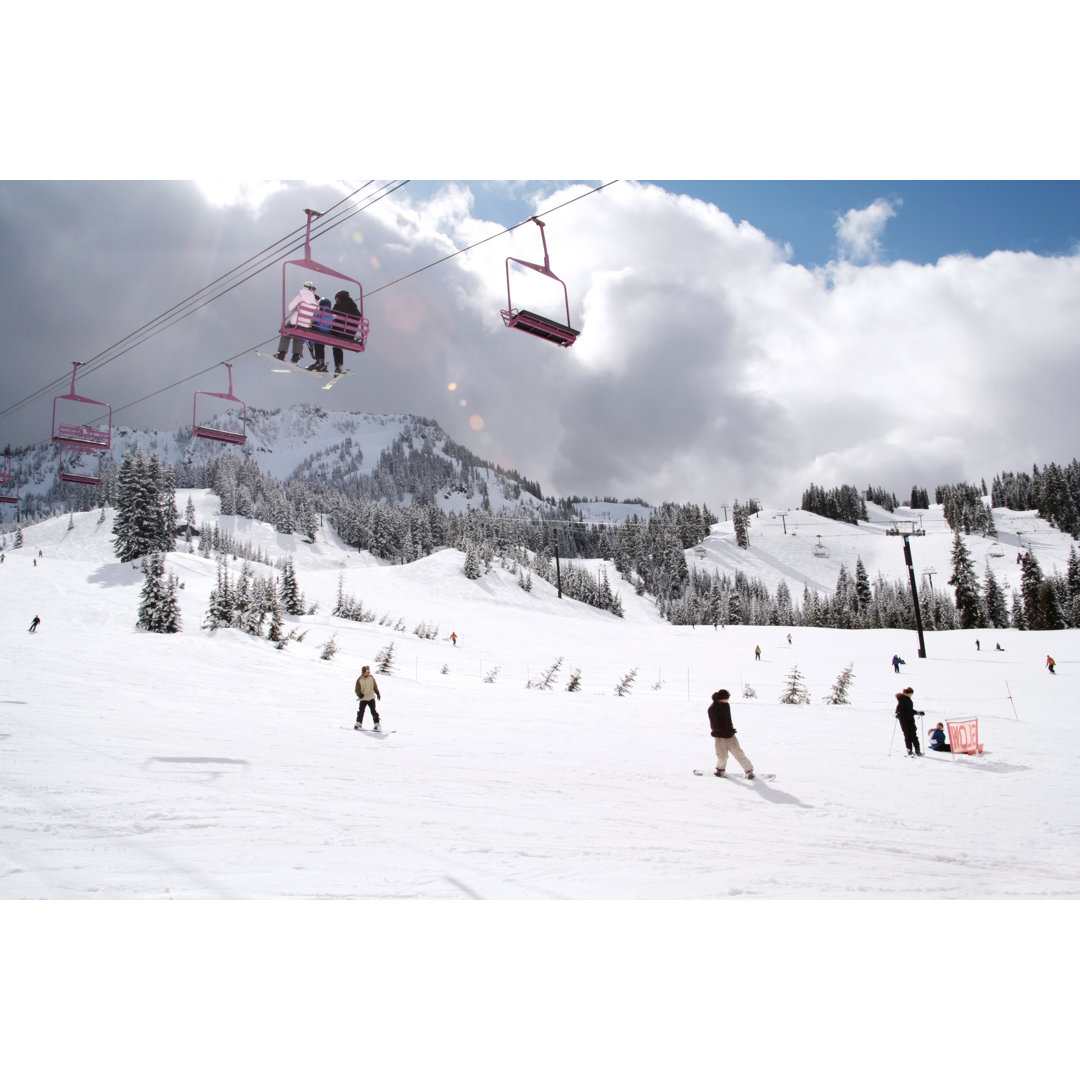 Ski Slope von Jhorrocks - Ohne Rahmen auf Leinwand