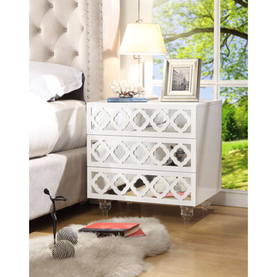 Table de bout avec miroir Glac 24 "transparent et blanc avec trois tiroirs Gracie Mills