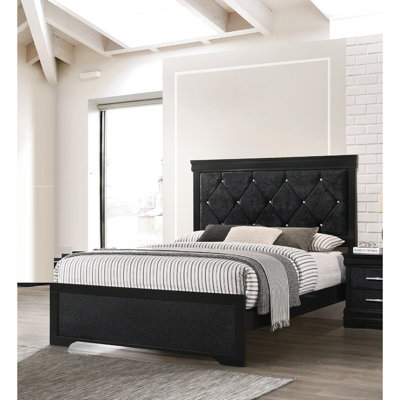 Grand lit noir avec tête de lit à boutons et revêtement durable