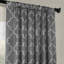 Rideaux obscurcissant et chic pour chambre à coucher Roth Room-387105699-387105698