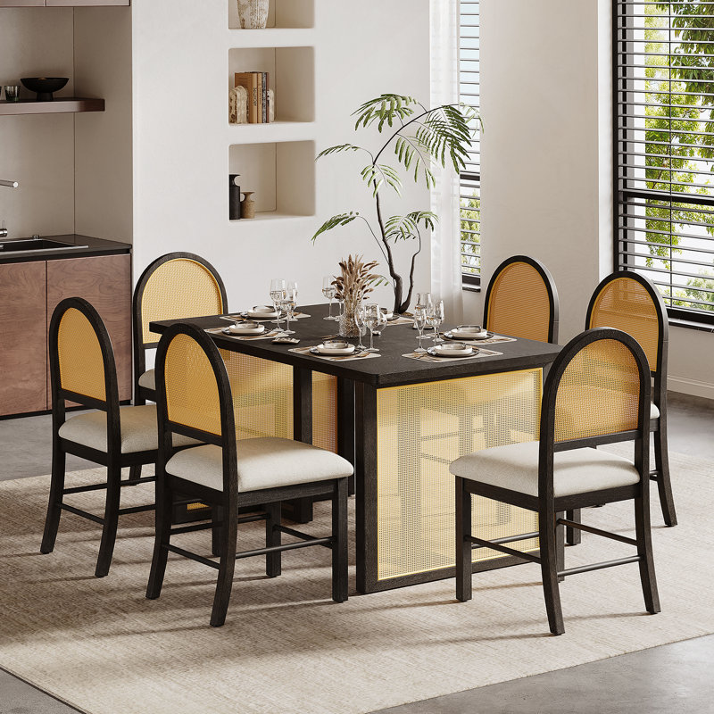 Ensemble de salle à manger de style campagnard 7 pièces avec placage en chêne patiné et chaises en rotin pour des réunions de famille douillettes