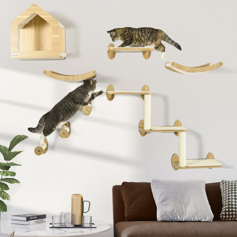 Arbre à chat unique fabriqué à partir d'étagères à chat avec 10 niveaux pour plus de hauteur