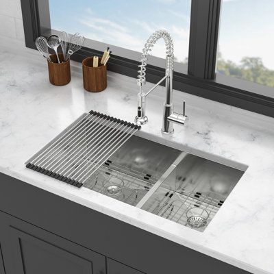 Évier de cuisine encastré à double cuve 60/40, 30 po x 19 po x 10 po, calibre 16, deux cuves profondes de 10 po, fabriquées par des experts, bonde arrière de 3,5 po, rainures en X pour un drainage efficace, patins de réduction du bruit de 3 m
