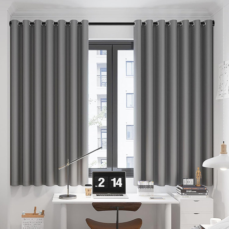 125cm Straight Tension Shower Curtain Pole & Hook Set, Matte Black