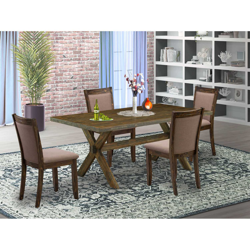 Table de salle à manger en bois massif au fini jacobéen vieilli, avec chaise Parson à dossier ajouré., Café