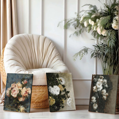 Ensemble de 3 affiches encadrées, style vintage, peintes à l'huile sur toile, avec des motifs abstraits de bouquets floraux aux roses blanches et roses tendres. Décor rustique pour salon et chambre, style ferme moderne.