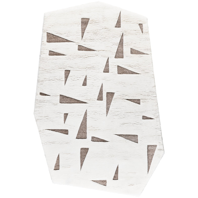 Summit Natural Shaped Area Rug, Novelty 7' x 10'
