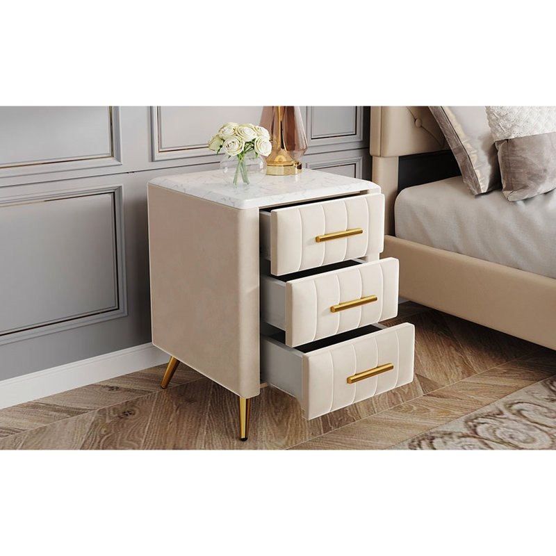 Table de chevet rembourrée avec 3 tiroirs et détails en métal - Beige Essence Decor
