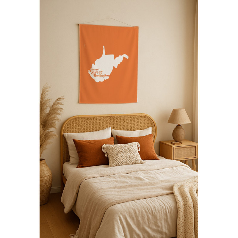 Home Sweet Huntington — Silhouette de l'État de Virginie-Occidentale — Tapisserie murale tissée portrait, 36" H x 26" W