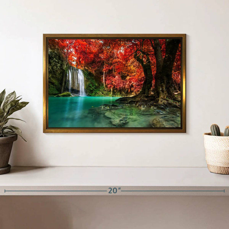 Arbres d'automne et cascade, Cadre flottant doré, 13 po x 9 po