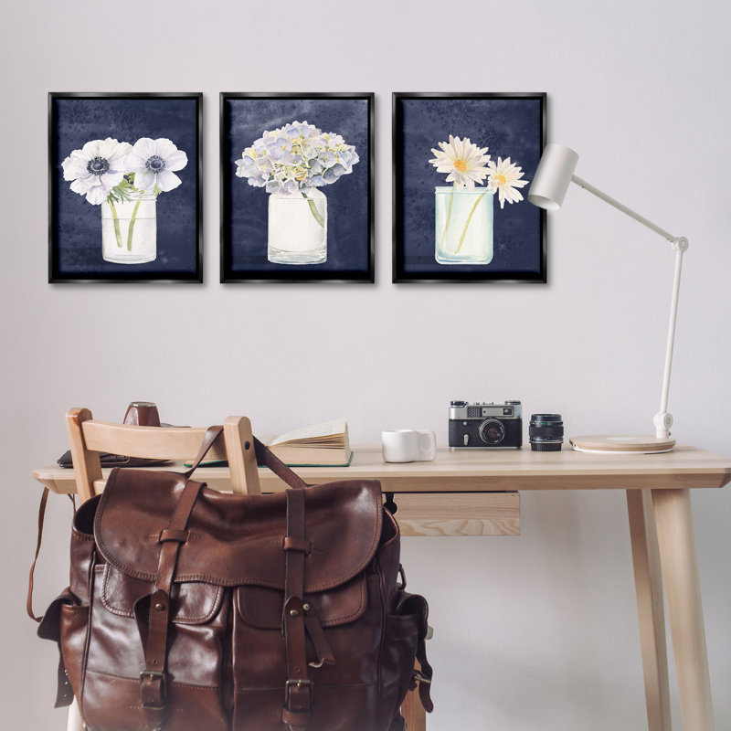 Ensemble de 3 toiles à motif de bouquets de fleurs bleu marine par James Wiens, Cadre flottant noir de jais